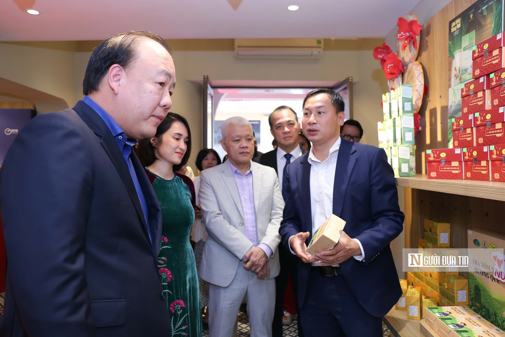 Ch&iacute;nh thức khai mạc Kh&ocirc;ng gian trưng b&agrave;y, livestream &ldquo;Sức sống h&agrave;ng Việt&rdquo; - Ảnh 10.