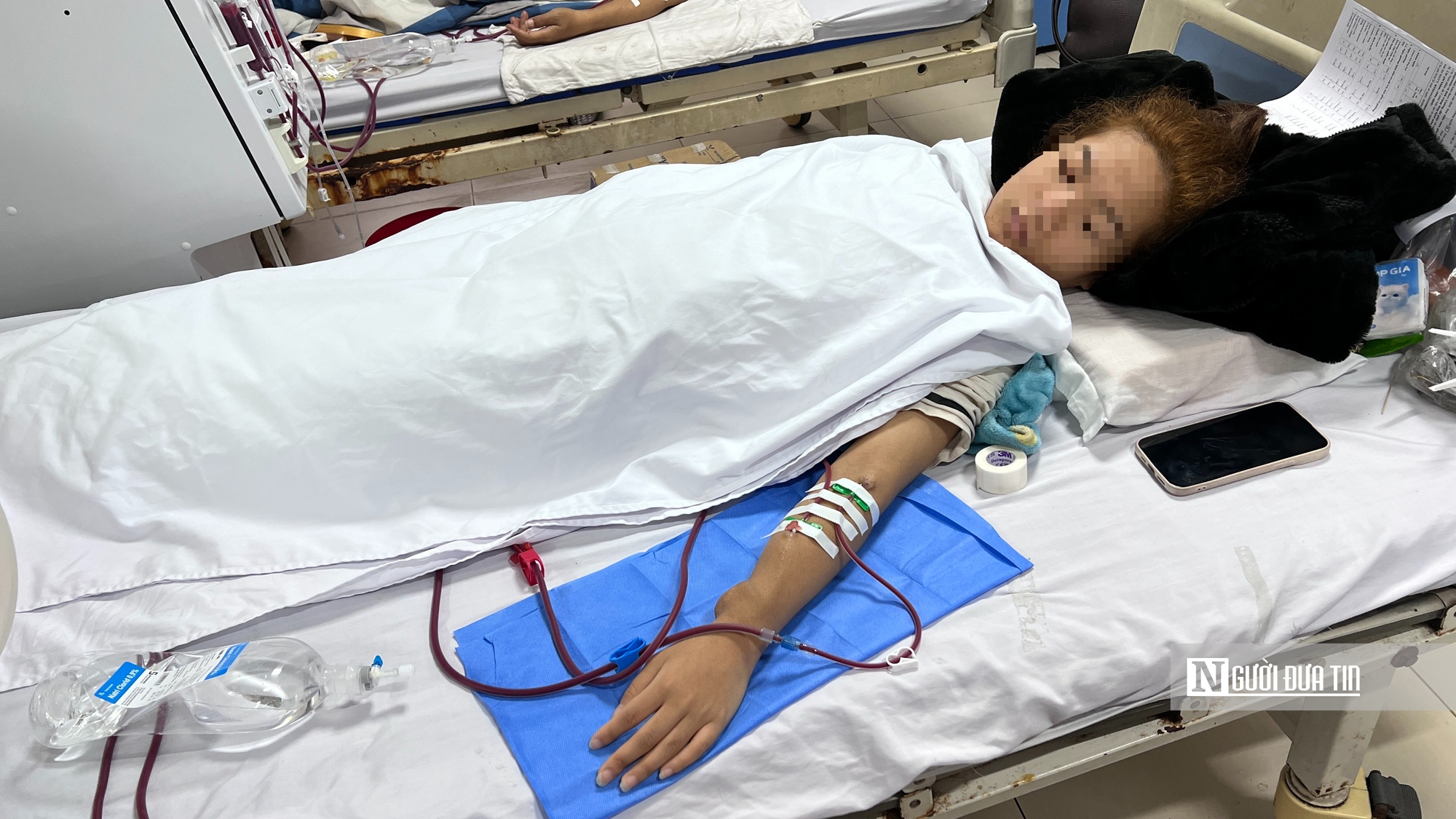 Gửi cả tuổi trẻ b&ecirc;n m&aacute;y chạy thận- Ảnh 1.