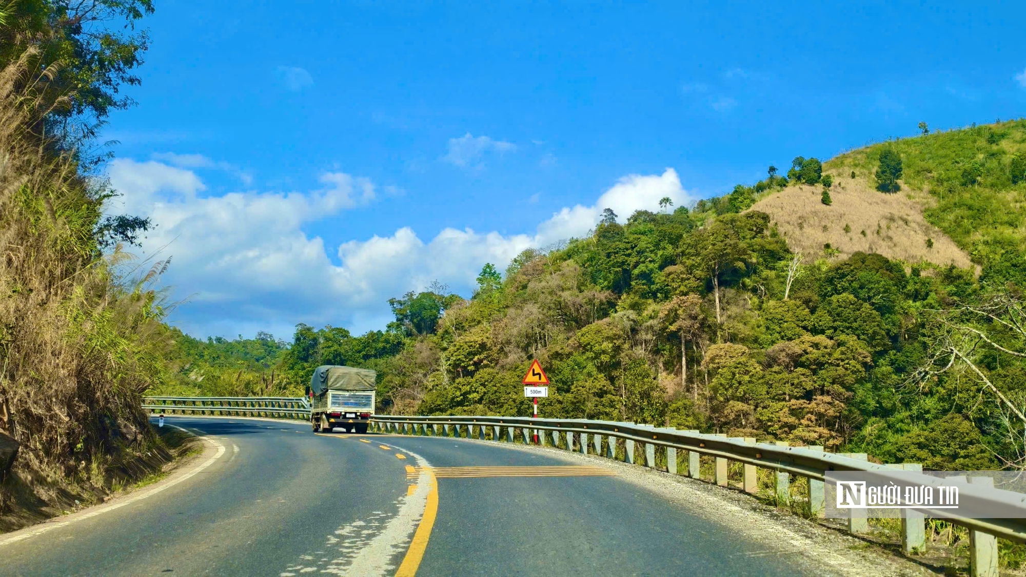 Đẹp ngỡ ngàng rừng tự nhiên thay lá nhuộm sắc đèo Măng Đen- Ảnh 10.