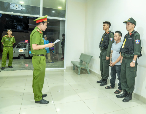 Đánh gục bạn nhậu vì mâu thuẫn tính tiền karaoke ở TPHCM - Ảnh 2.