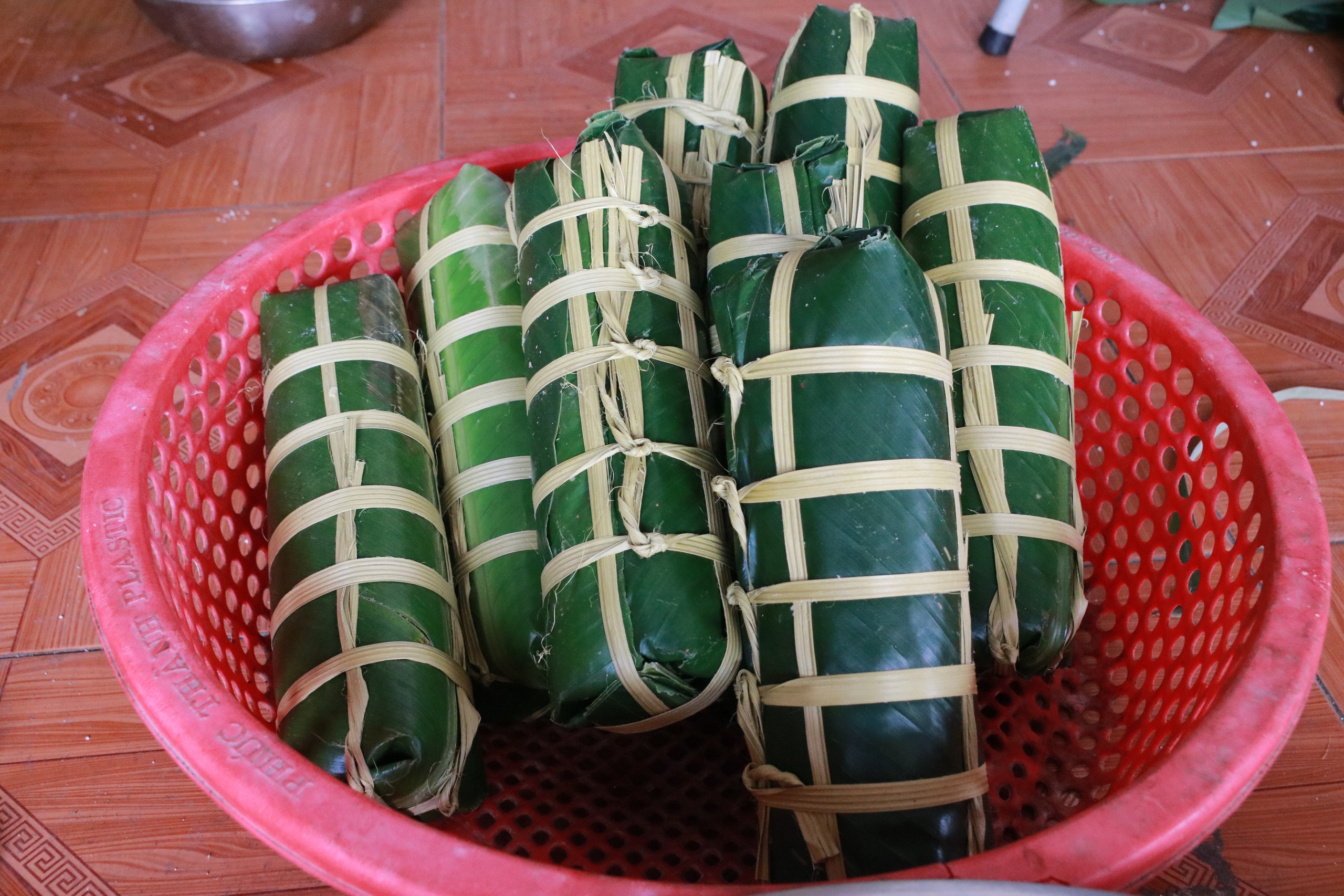 L&agrave;ng b&aacute;nh chưng nổi tiếng ở xứ Nghệ xuy&ecirc;n ng&agrave;y đ&ecirc;m l&agrave;m &ldquo;h&agrave;ng&rdquo; phục vụ Tết - Ảnh 17.