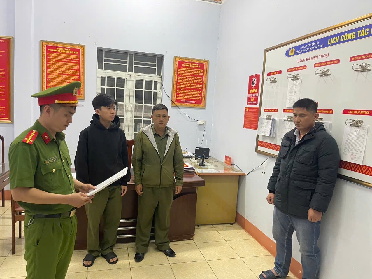 Bắt đối tượng sản xuất hơn 200 tấn lúa giống ST25, ST24 giả - Ảnh 1.