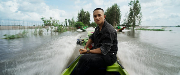 Cô gái bí ẩn xuất hiện bên Mai Tài Phến la ai? - Ảnh 1.