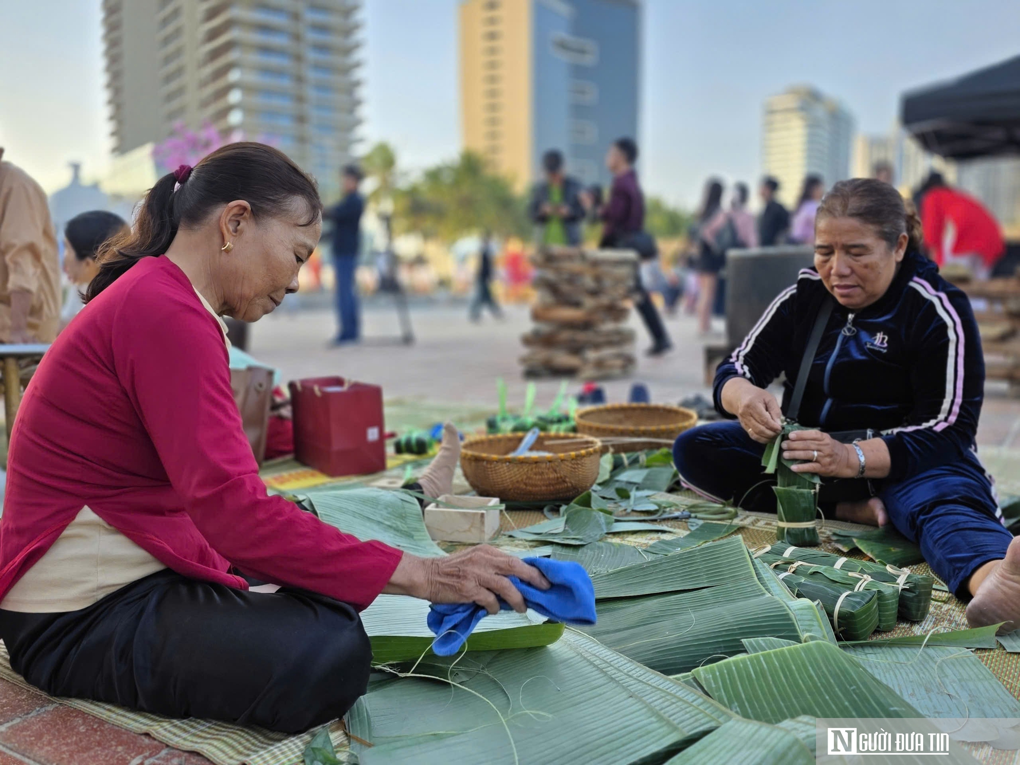 Du khách thích thú trải nghiệm Tết làng chài bên bờ biển Đà Nẵng- Ảnh 1. Du khách thích thú trải nghiệm Tết làng chài bên bờ biển Đà Nẵng- Ảnh 1.