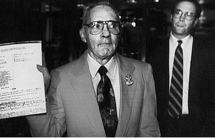 Trúng số độc đắc hàng chục triệu "đô" và bi kịch hủy hoại cuộc đời của một con người - Ảnh 1.