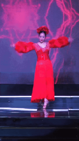 Kiện tướng dancesport Khánh Thi tái xuất sàn nhảy sau nhiều năm vắng bóng - Ảnh 2.