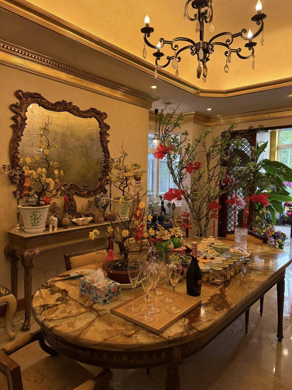 Hoa hậu "34 năm không có người kế vị" trang hoàng biệt thự 1.000m2 đón tết Bính Ngọ- Ảnh 4.