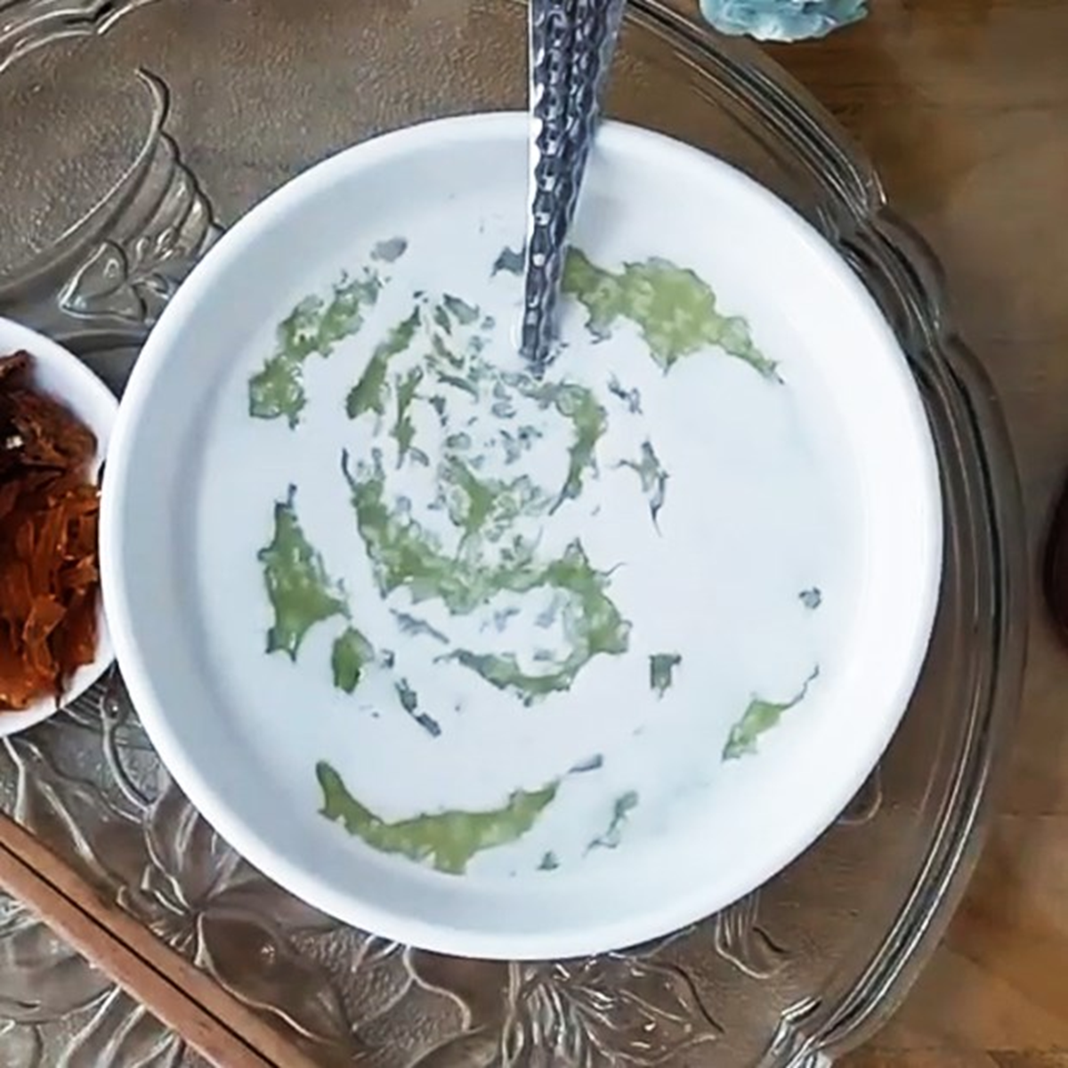 Người phụ nữ 48 tuổi tử vong vì bóp mồm bóp miệng ăn sáng theo kiểu "lạ đời" - Ảnh 1.