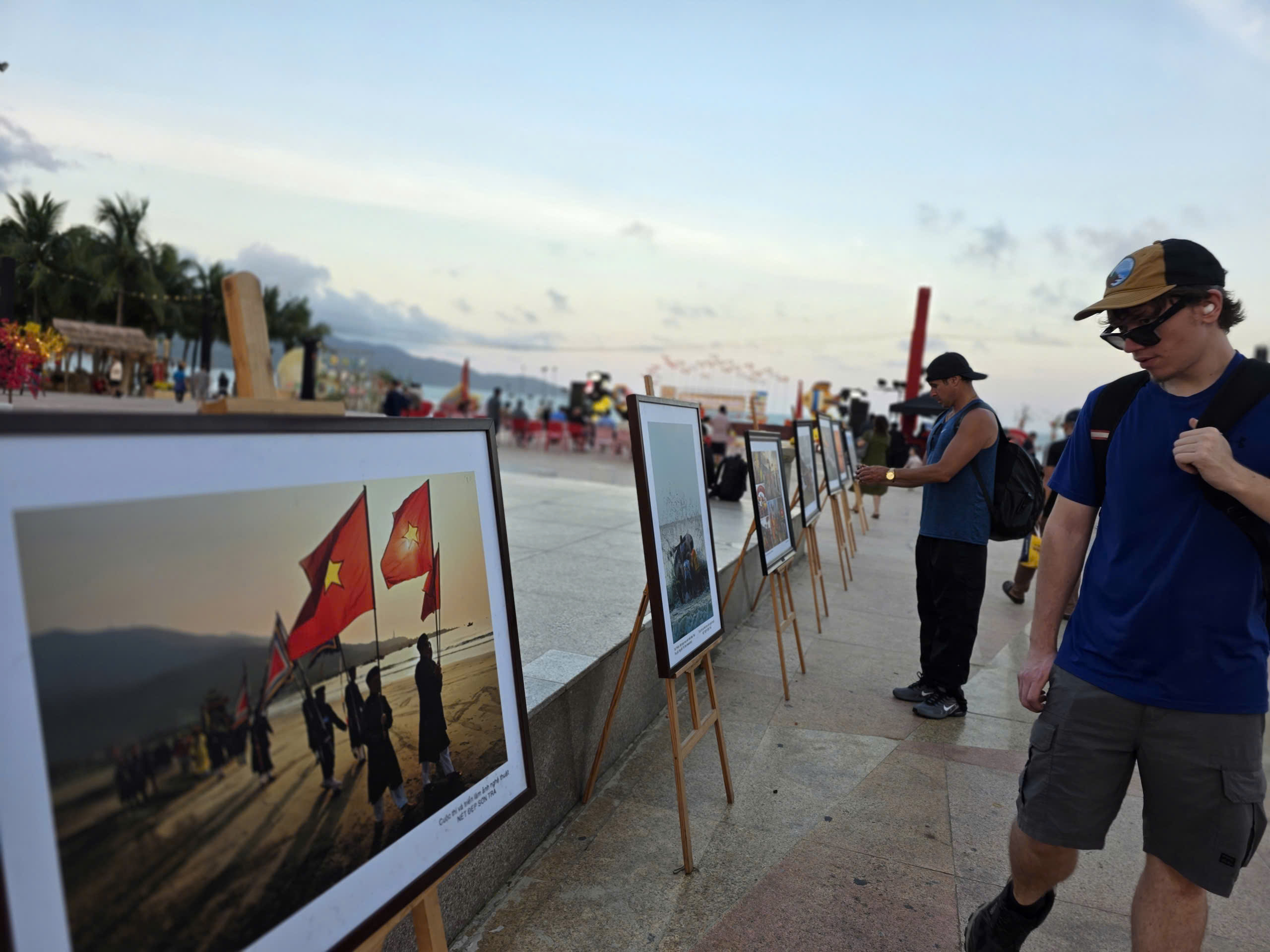 Du khách thích thú trải nghiệm Tết làng chài bên bờ biển Đà Nẵng- Ảnh 27. Du khách thích thú trải nghiệm Tết làng chài bên bờ biển Đà Nẵng- Ảnh 27.