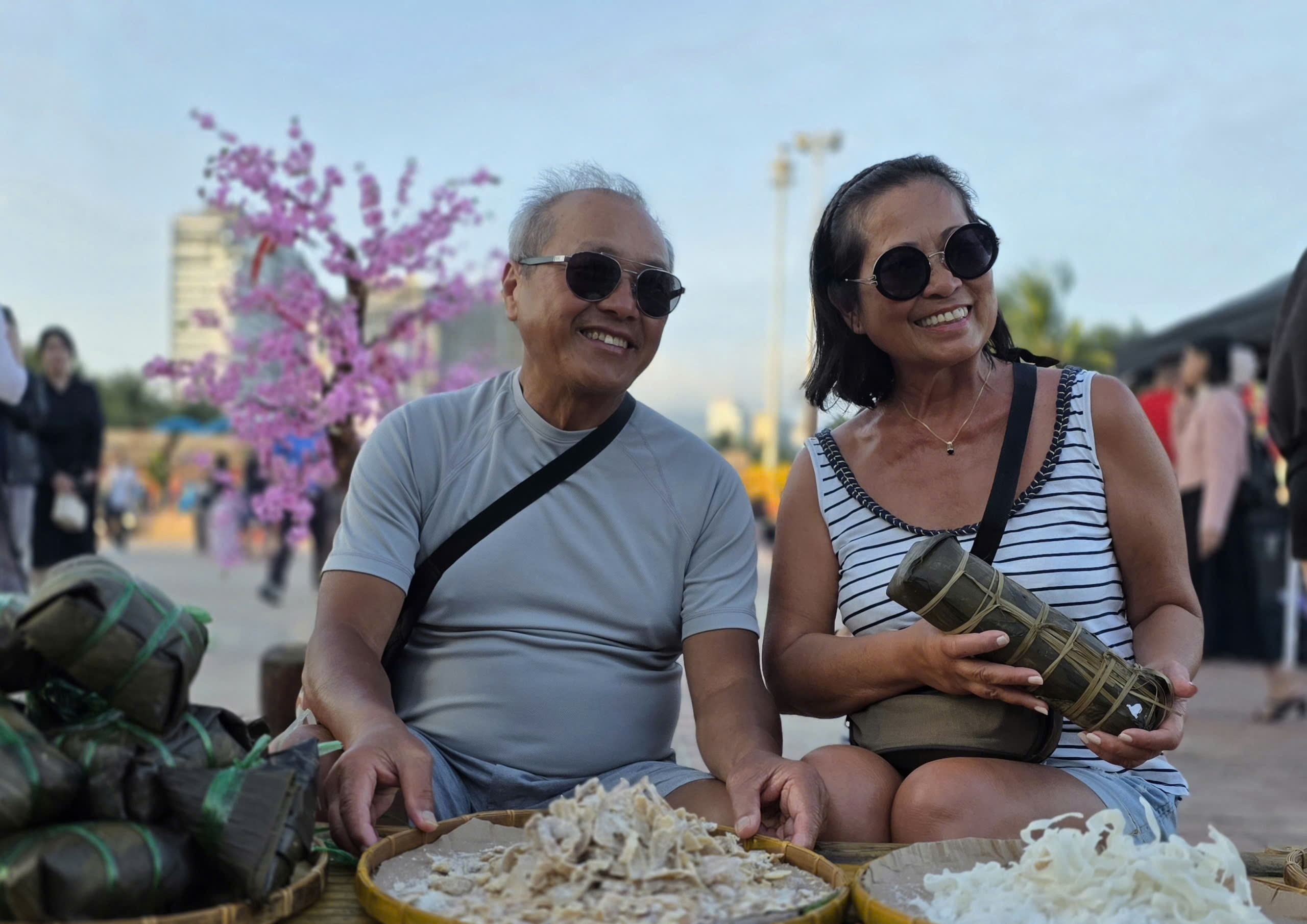 Du khách thích thú trải nghiệm Tết làng chài bên bờ biển Đà Nẵng- Ảnh 19. Du khách thích thú trải nghiệm Tết làng chài bên bờ biển Đà Nẵng- Ảnh 19.