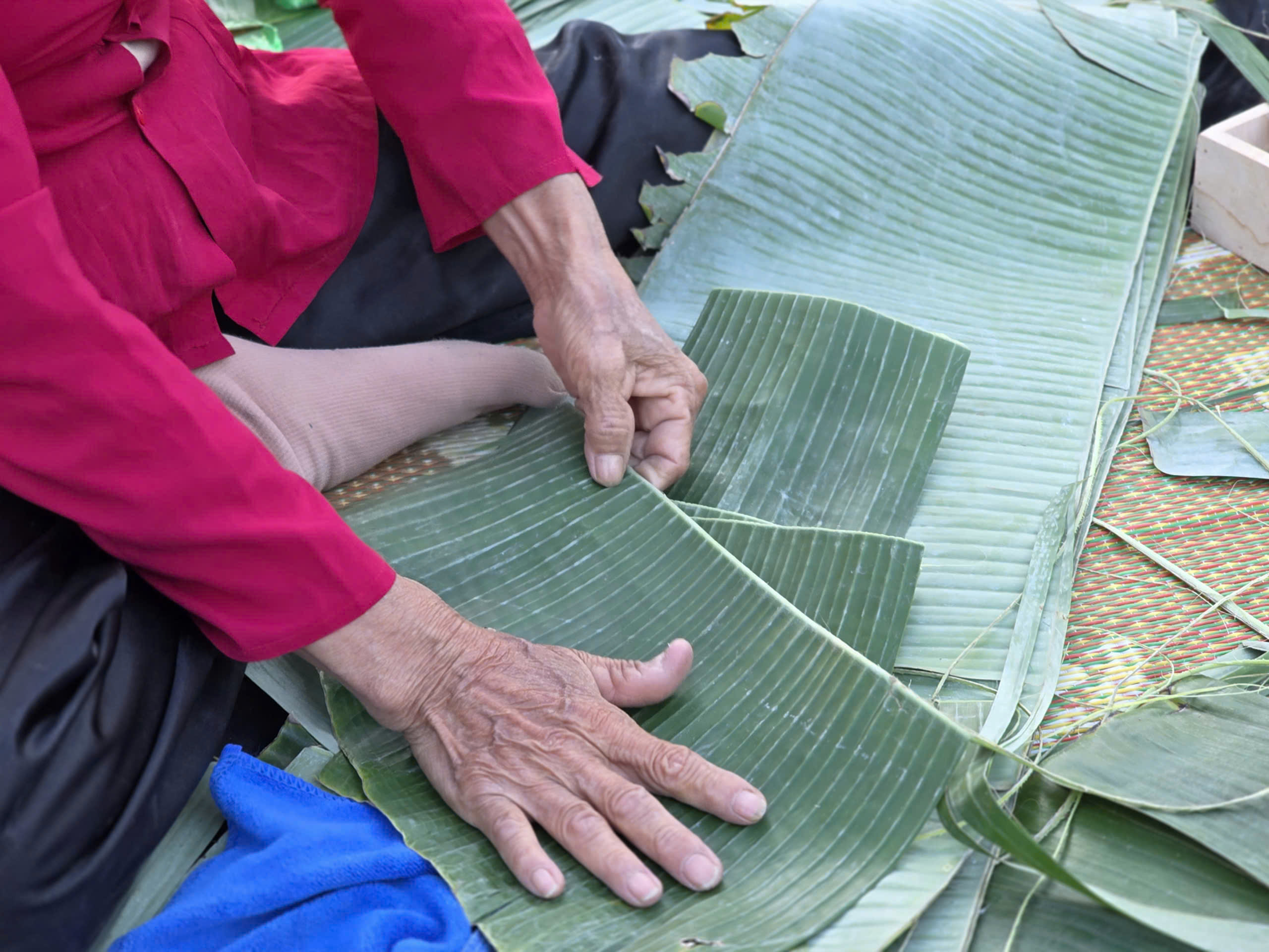 Du khách thích thú trải nghiệm Tết làng chài bên bờ biển Đà Nẵng- Ảnh 2. Du khách thích thú trải nghiệm Tết làng chài bên bờ biển Đà Nẵng- Ảnh 2.