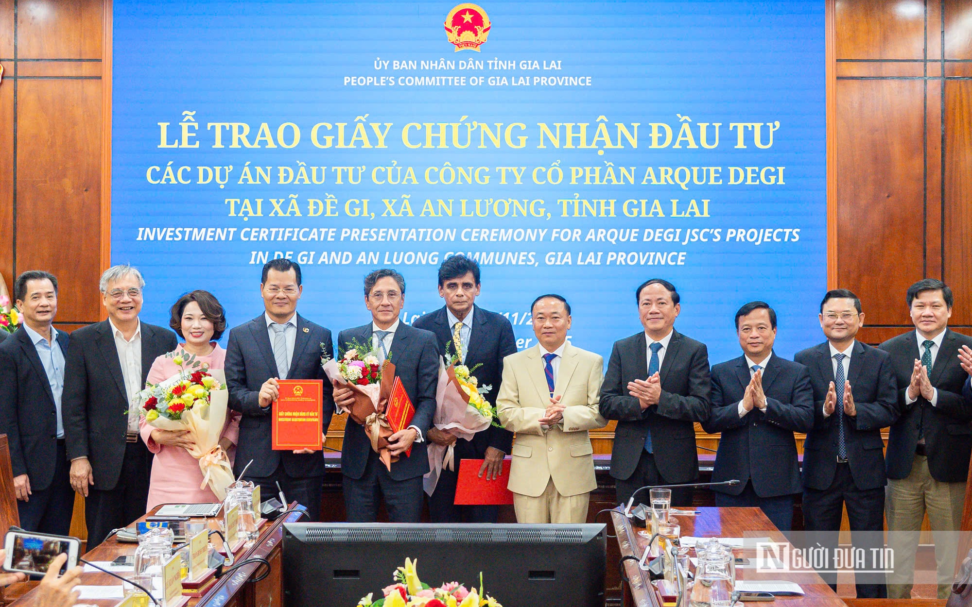 Phó Thủ tướng Hồ Quốc Dũng thăm, tặng quà, động viên nhân dân vùng lũ tỉnh Gia Lai- Ảnh 6.