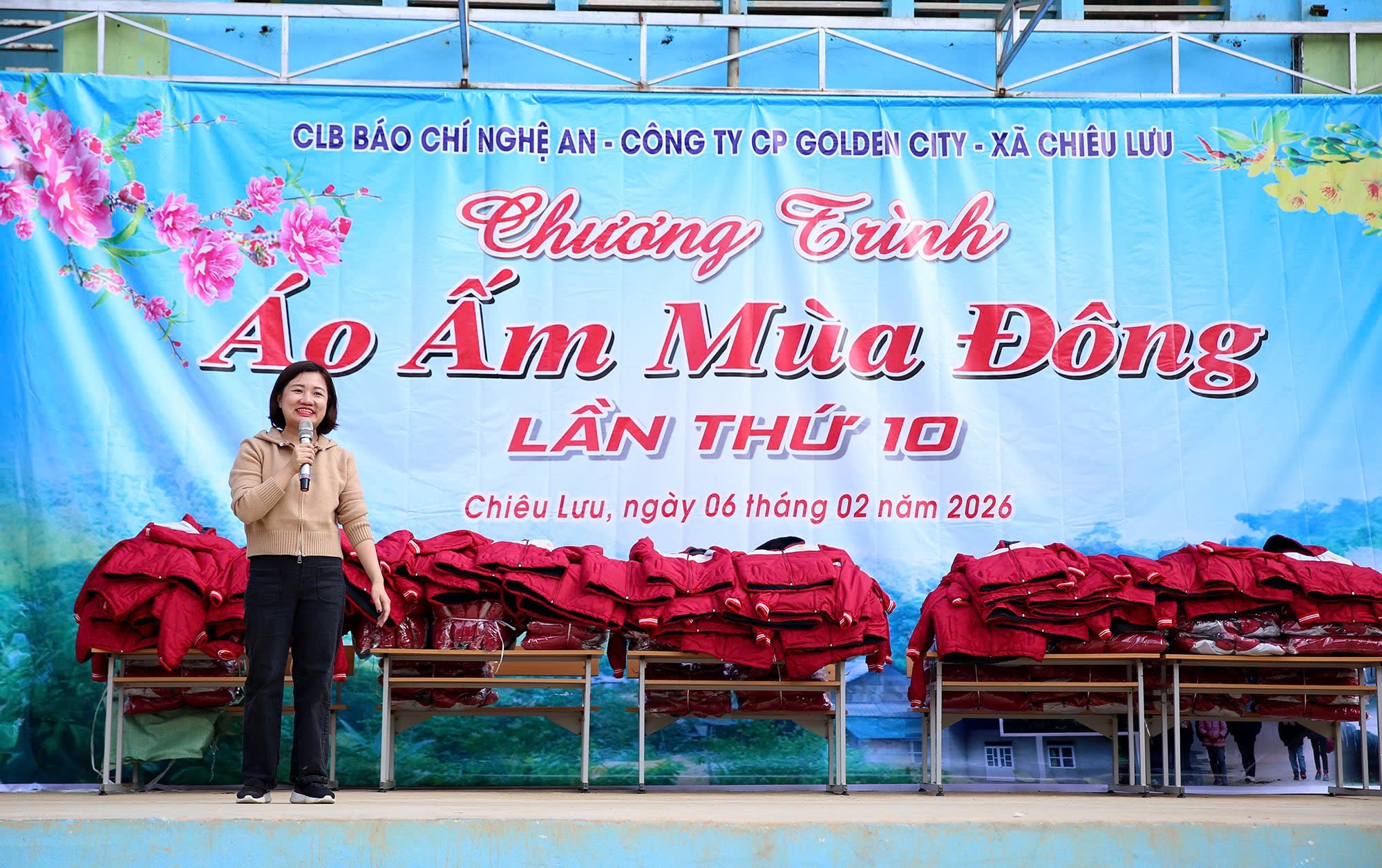 Ngược núi rừng, mang tấm lòng miền xuôi sưởi ấm vùng cao- Ảnh 2.