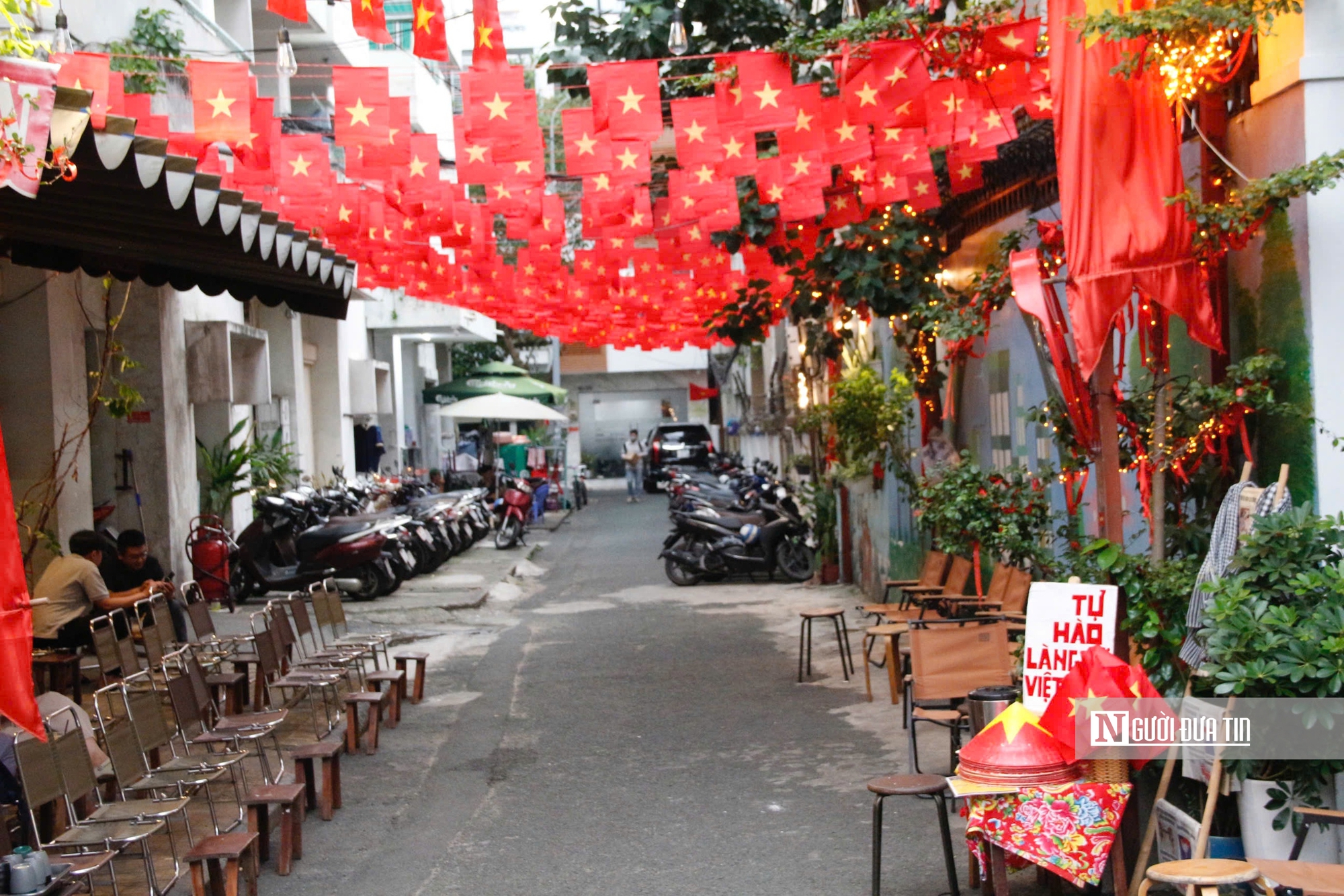 Tp.HCM: &ldquo;Kho&aacute;c &aacute;o mới&rdquo; rộn r&agrave;ng đ&oacute;n Tết - Ảnh 1.