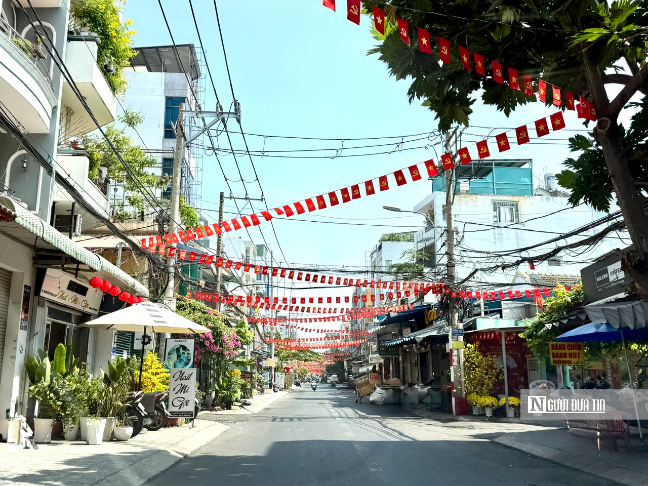 Tp.HCM: &ldquo;Kho&aacute;c &aacute;o mới&rdquo; rộn r&agrave;ng đ&oacute;n Tết - Ảnh 2.