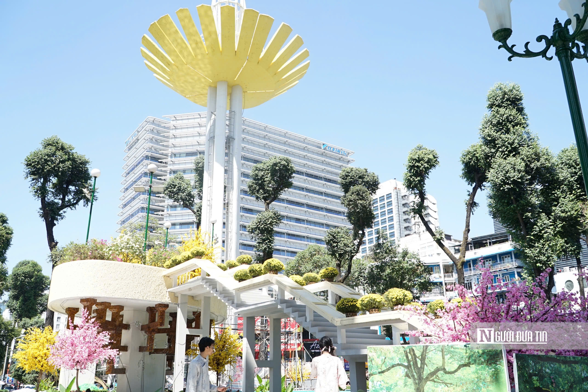 Tp.HCM: &ldquo;Kho&aacute;c &aacute;o mới&rdquo; rộn r&agrave;ng đ&oacute;n Tết - Ảnh 3.