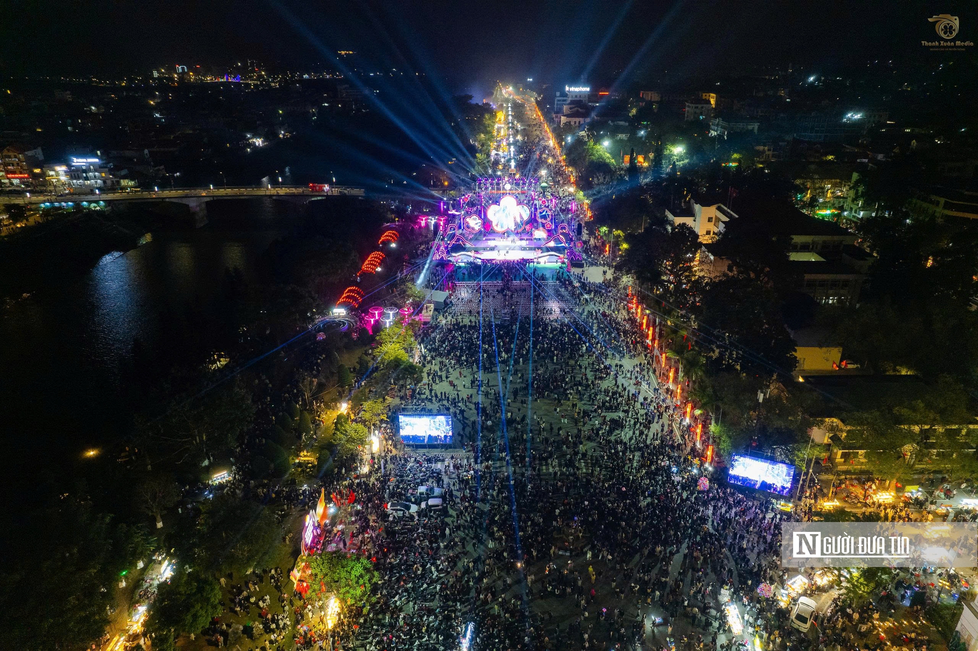 M&atilde;n nh&atilde;n m&agrave;n ph&aacute;o hoa tại lễ hội Hoa đ&agrave;o xứ Lạng - Ảnh 6.