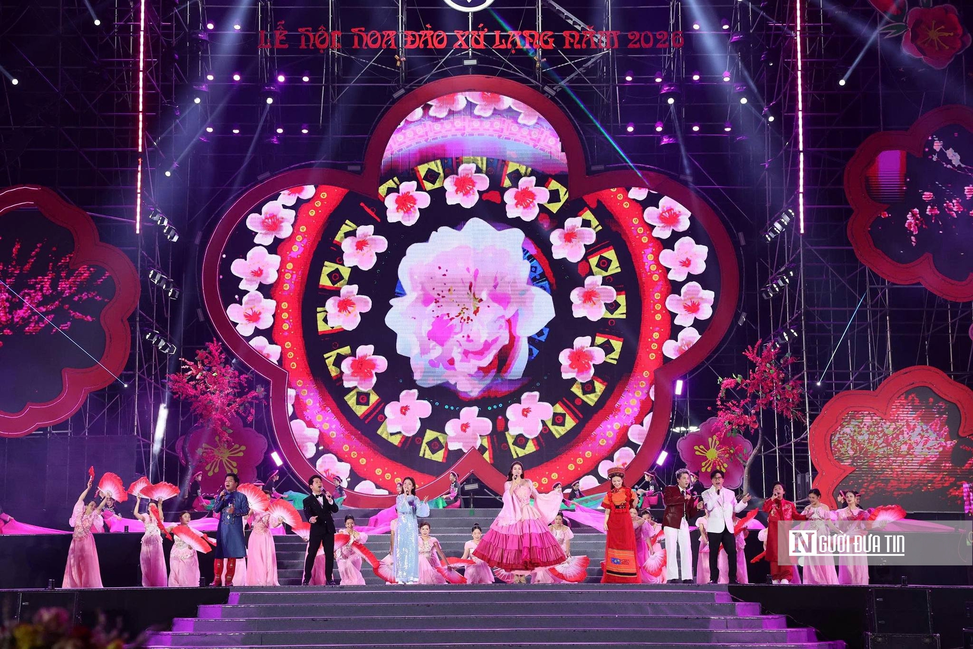 M&atilde;n nh&atilde;n m&agrave;n ph&aacute;o hoa tại lễ hội Hoa đ&agrave;o xứ Lạng - Ảnh 10.