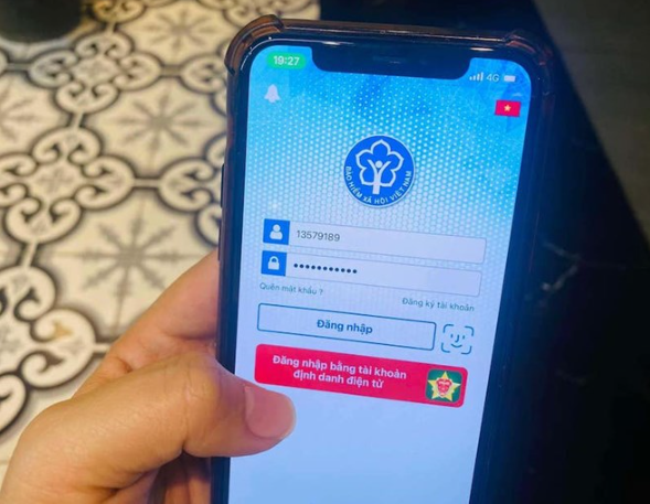 Bước ngoặt với sổ BHXH, thẻ BHYT điện tử - Ảnh 1.