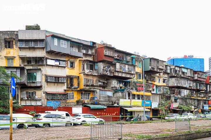 Hà Nội sẽ kiểm định chung cư cũ tại 48 xã, phường

- Ảnh 1.