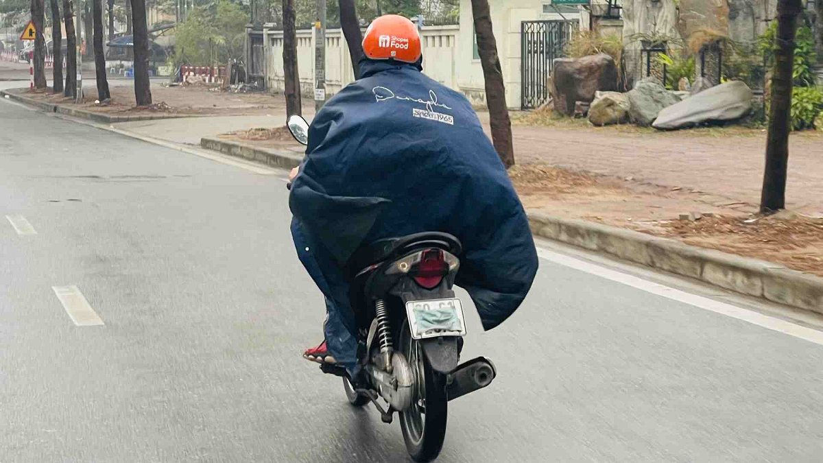 Năm 2026, đi xe máy "vô tư" làm điều này, cẩn thận mất ngay 6 triệu đồng - Ảnh 1.