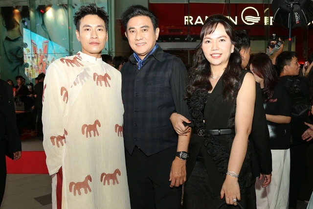 "Ông trùm phản diện" Hoàng Phúc "hâm nóng" tình yêu với vợ trẻ- Ảnh 6.