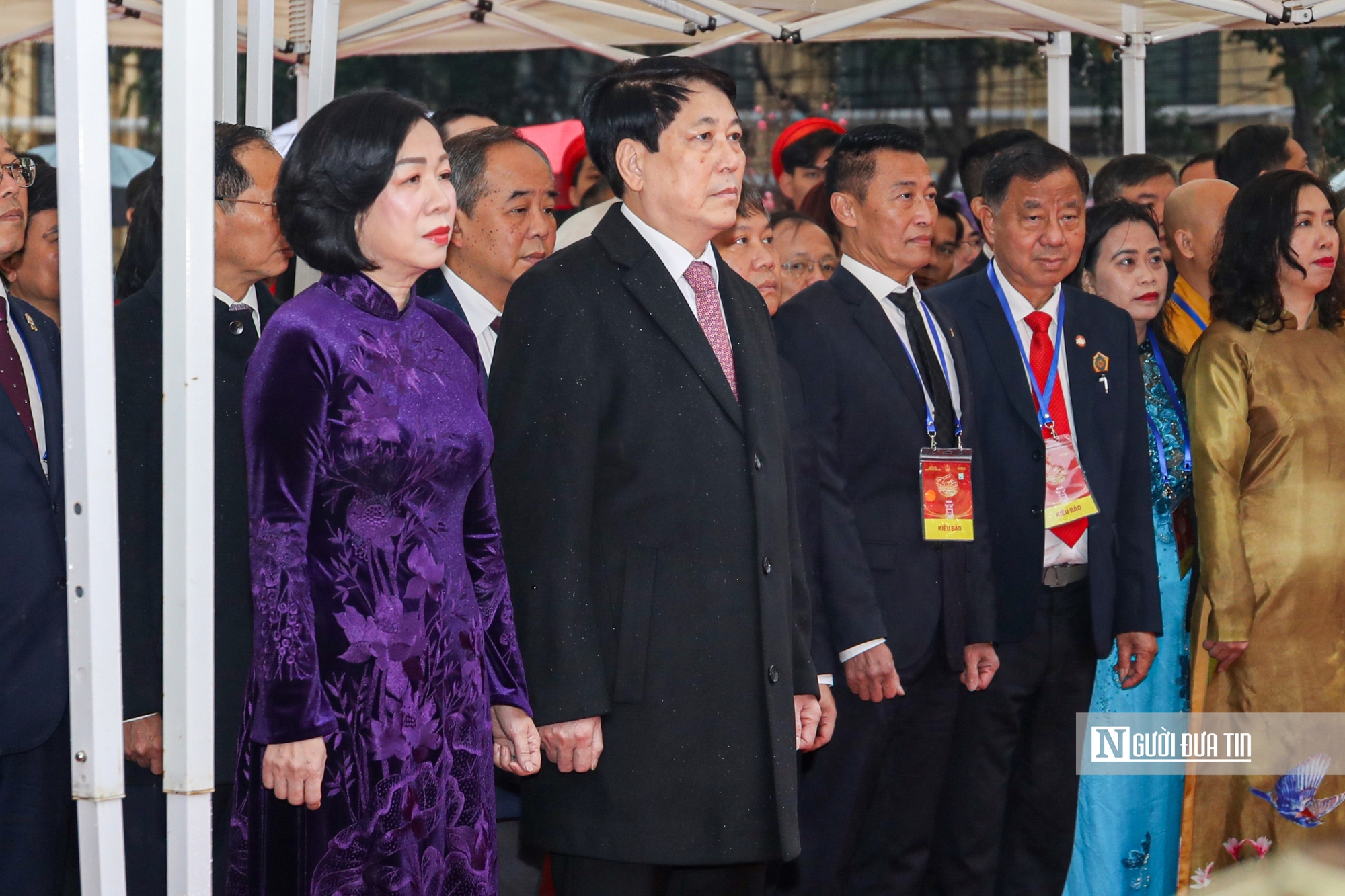 Chủ tịch nước cùng kiều bào tiêu biểu thả cá chép tại hồ Hoàn Kiếm- Ảnh 1.