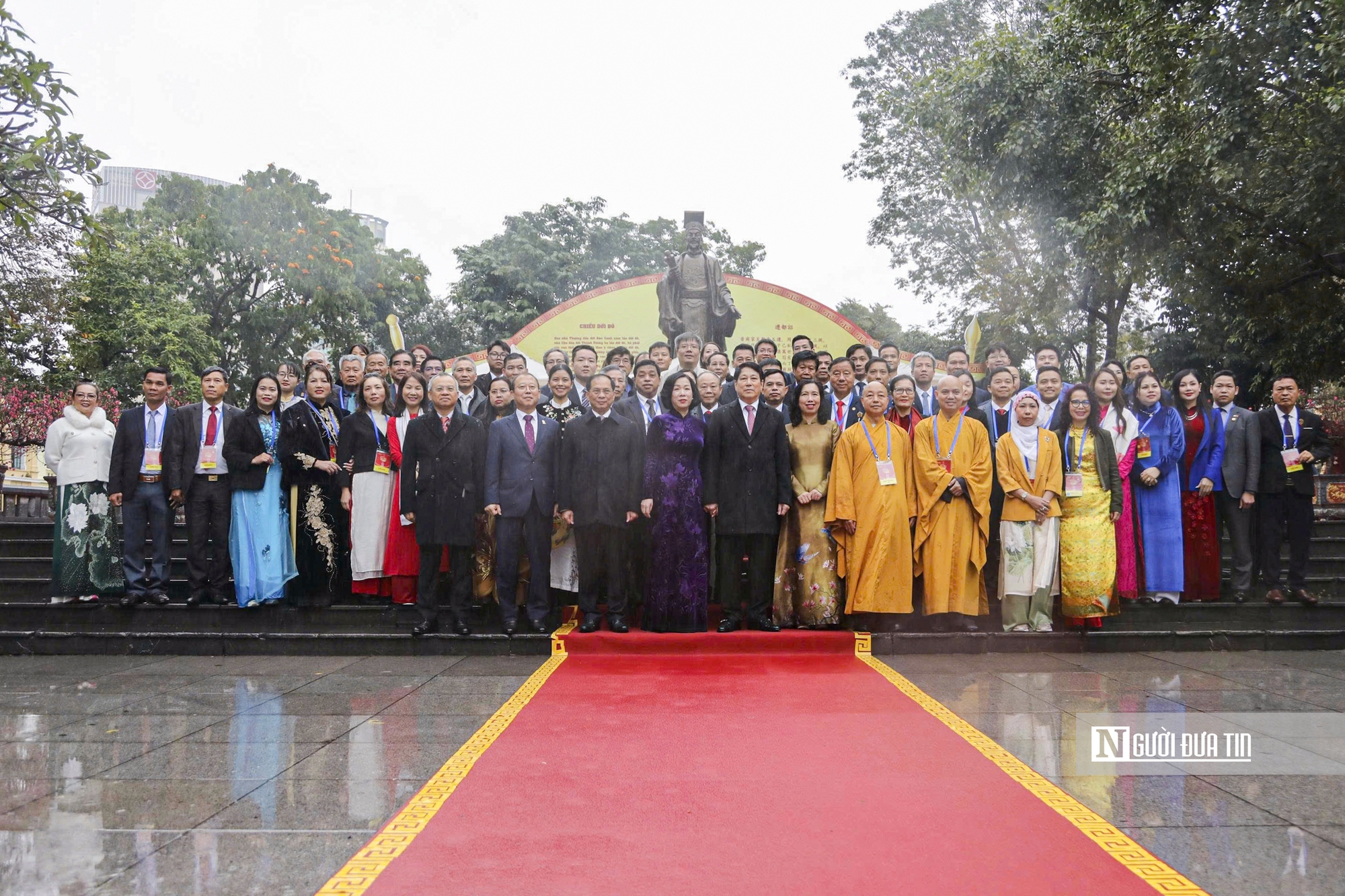 Chủ tịch nước cùng kiều bào tiêu biểu thả cá chép tại hồ Hoàn Kiếm- Ảnh 4.