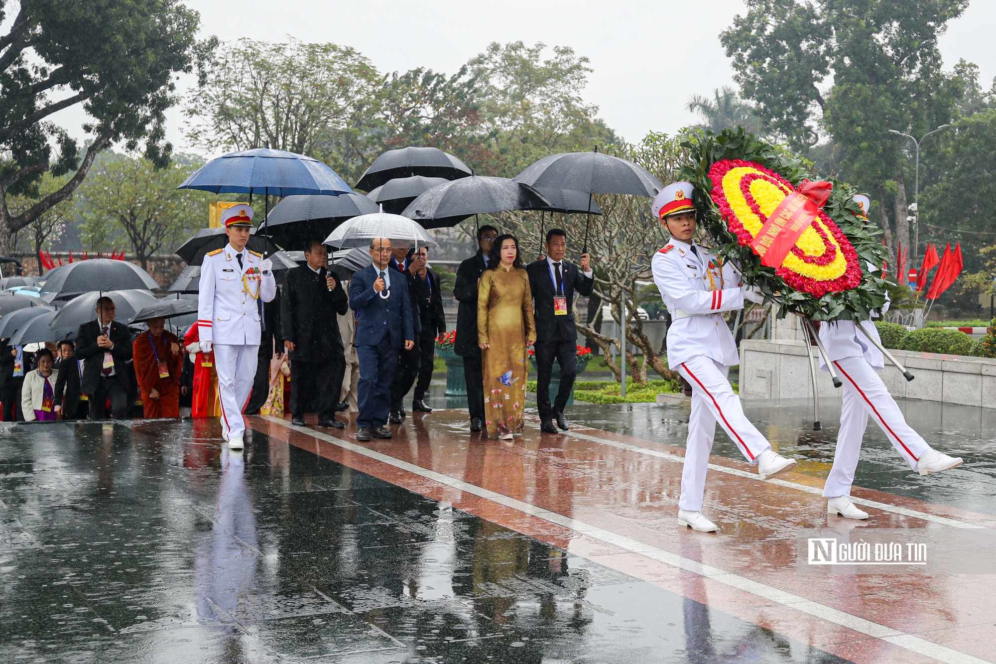 Chủ tịch nước cùng kiều bào tiêu biểu thả cá chép tại hồ Hoàn Kiếm- Ảnh 11.