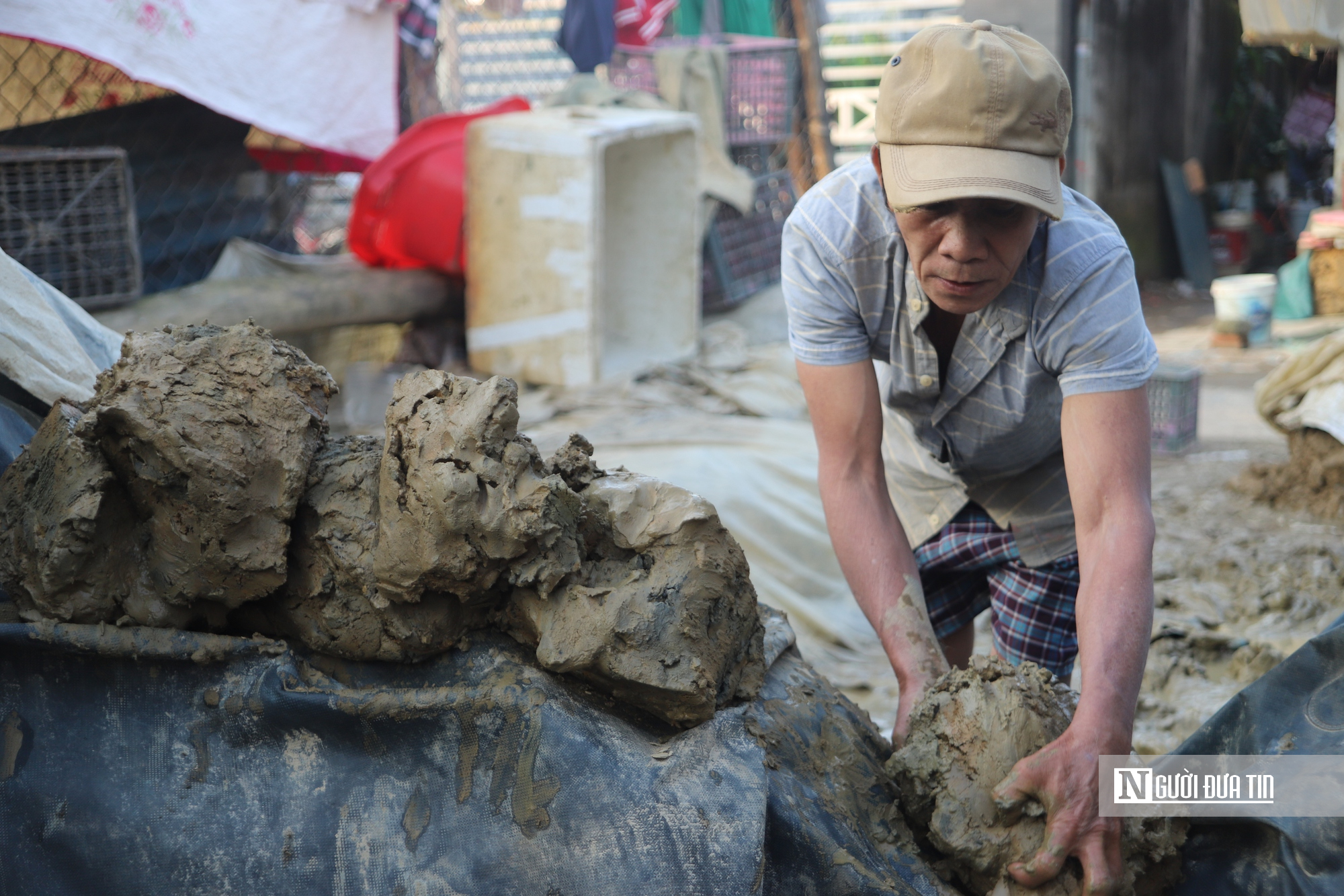 Địa Linh &ndash; ng&ocirc;i l&agrave;ng giữ lửa nghề nặn tượng &ocirc;ng T&aacute;o ở Cố đ&ocirc; Huế- Ảnh 1.