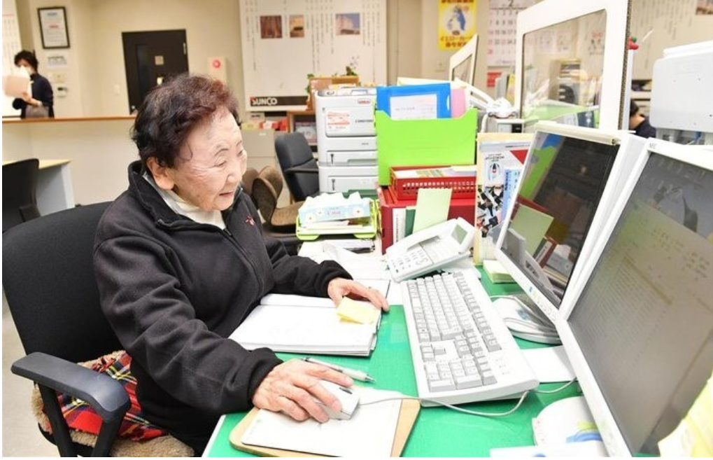 Gắn bó gần 70 năm với một vị trí duy nhất: Kỷ lục Guinness khiến thế giới sửng sốt của nữ nhân viên - Ảnh 3.