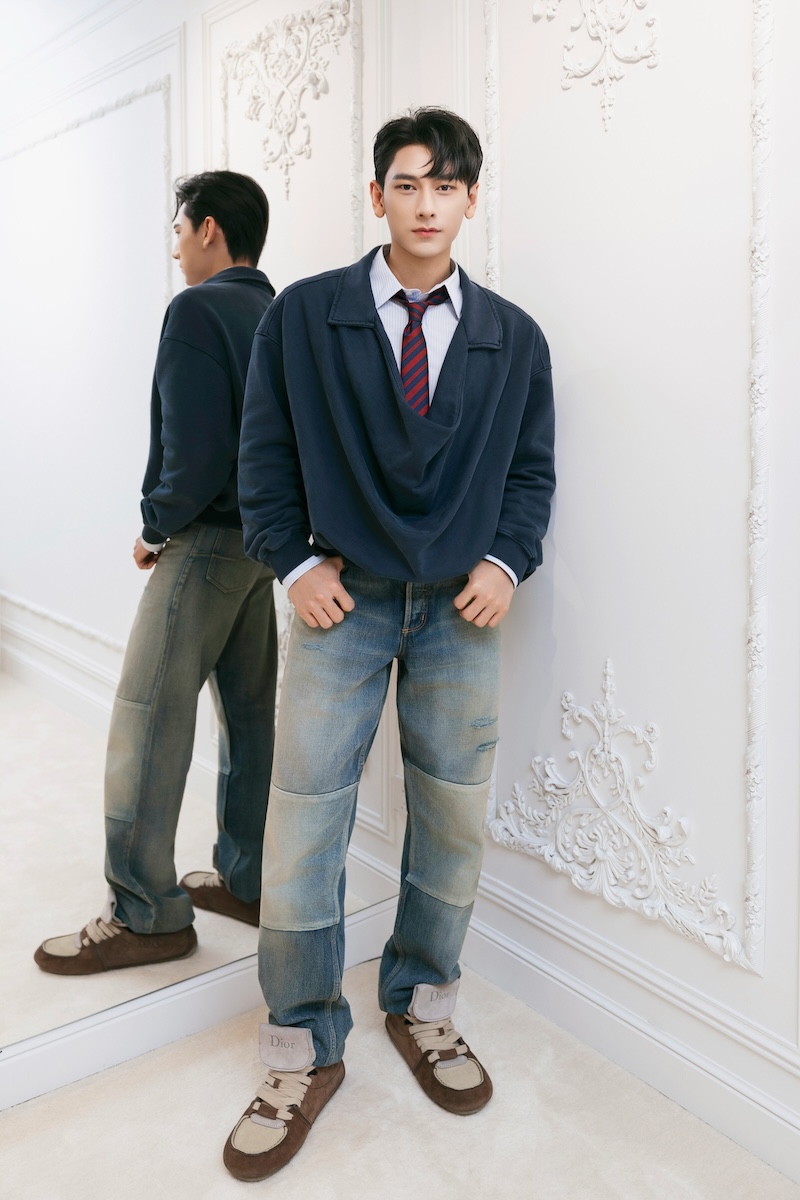 Dàn sao Việt khoe sắc trên thảm đỏ triển lãm Dior - Ảnh 2.