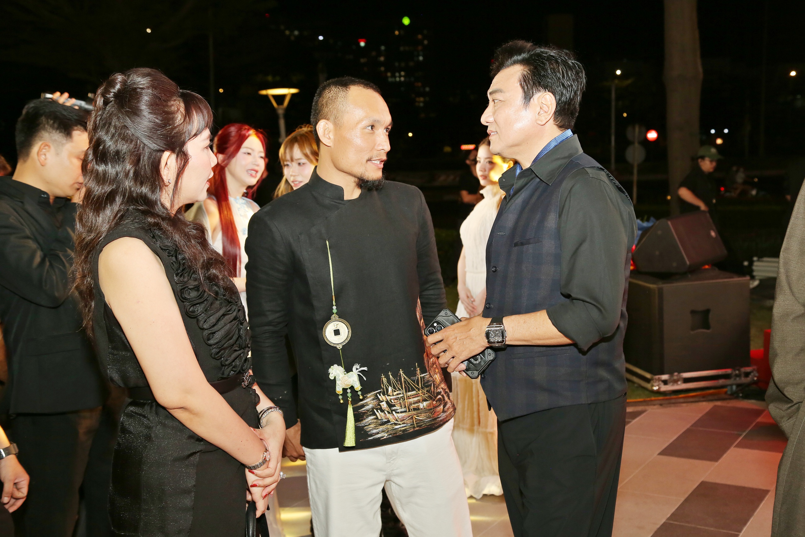 "Ông trùm phản diện" Hoàng Phúc "hâm nóng" tình yêu với vợ trẻ- Ảnh 3.