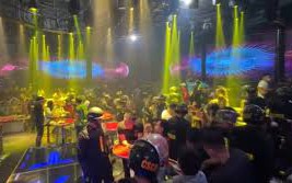 Công an TP.HCM bất ngờ kiểm tra quán bar, phát hiện 17 người dương tính ma túy