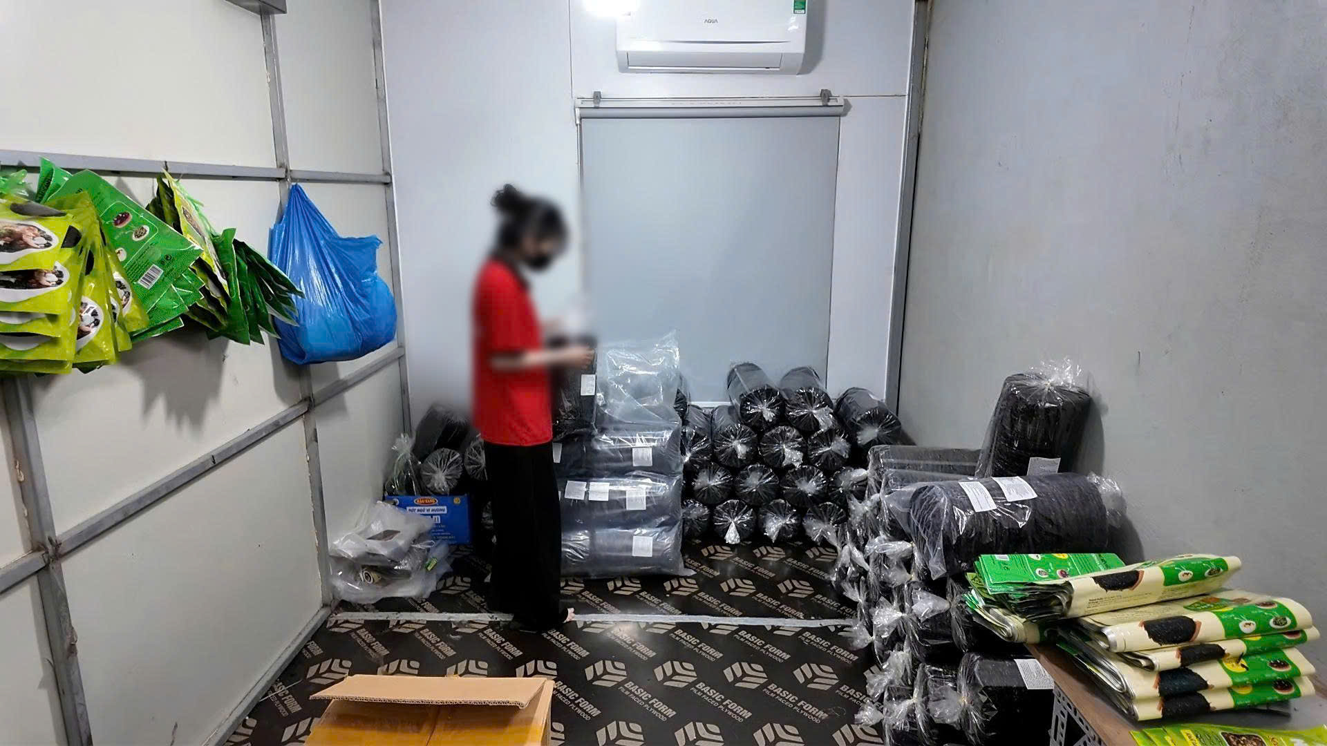 Đường đi của rong biển “đội lốt hàng Việt” từ kho Dana Food ra thị trường - Ảnh 4.