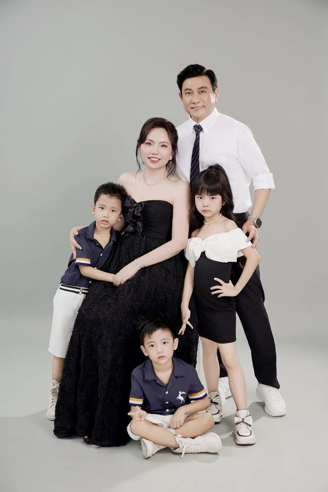 "Ông trùm phản diện" Hoàng Phúc "hâm nóng" tình yêu với vợ trẻ- Ảnh 9.