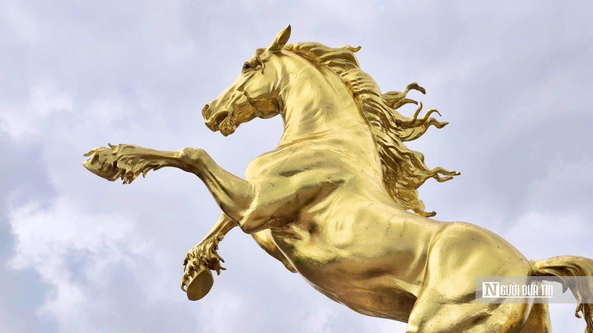 Ngắm linh vật ngựa dát vàng, khát vọng bứt phá của Quảng Ngãi- Ảnh 2.