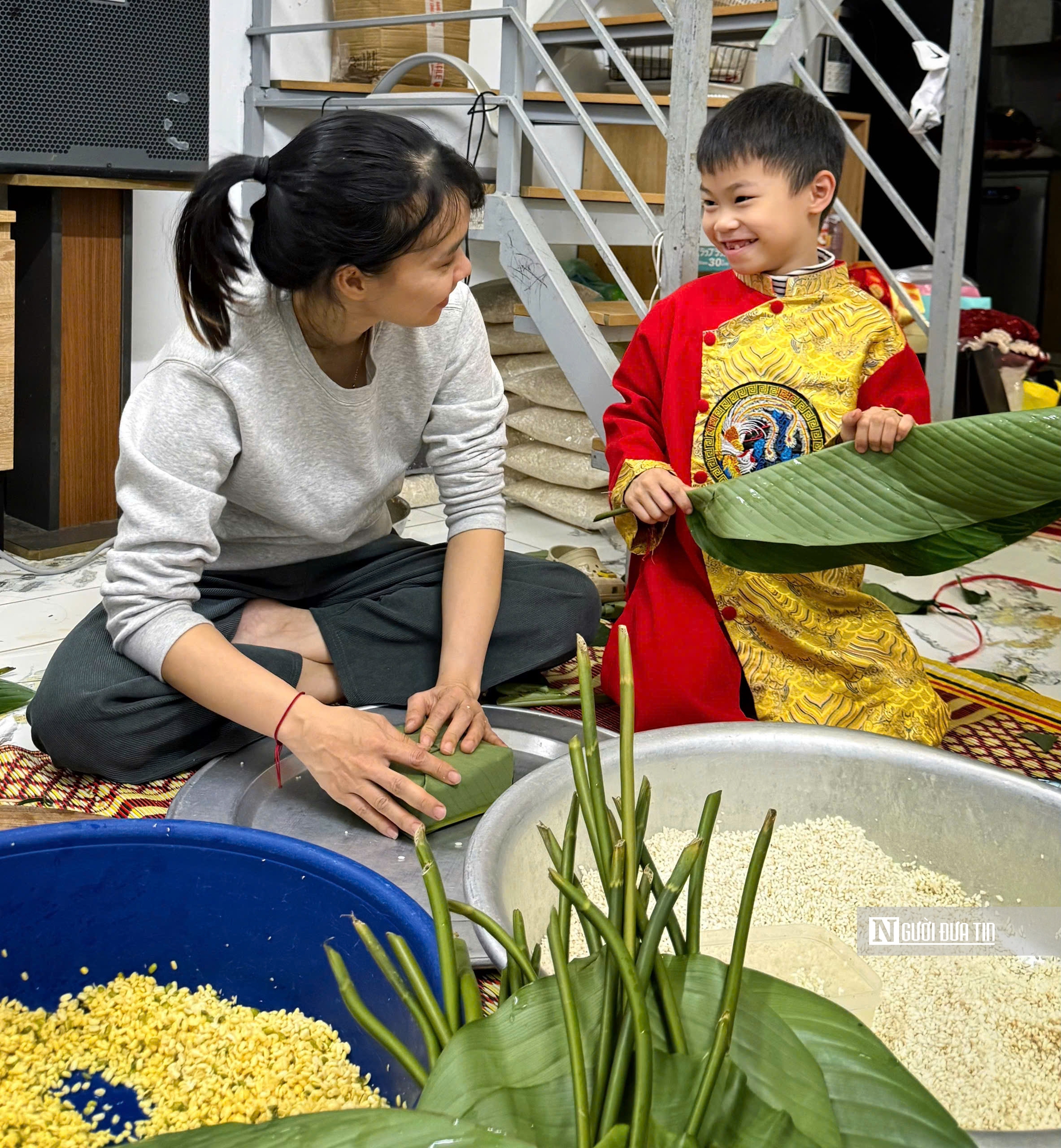 Gói bánh chưng, gói cả một mùa Tết cho trẻ- Ảnh 7.