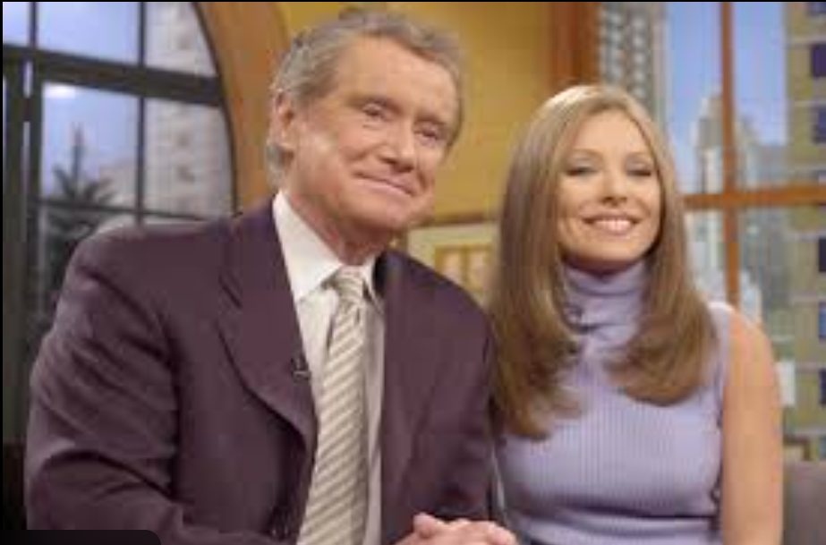 15.188 giờ trước ống kính: Kỷ lục Guinness ít ai ngờ của một huyền thoại MC truyền hình - Ảnh 1.