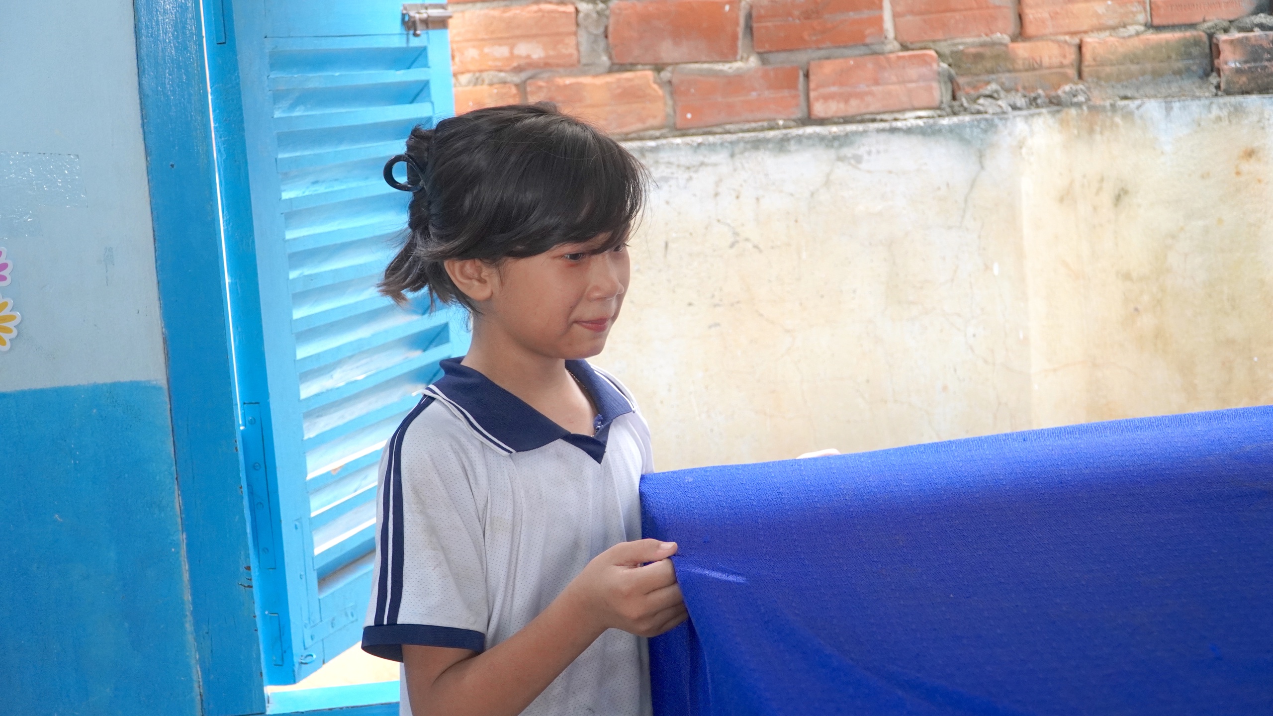 Giữa mưu sinh sớm, ngôi trường níu giữ con chữ và cái Tết ấm no cho trẻ em kém may mắn - Ảnh 3.