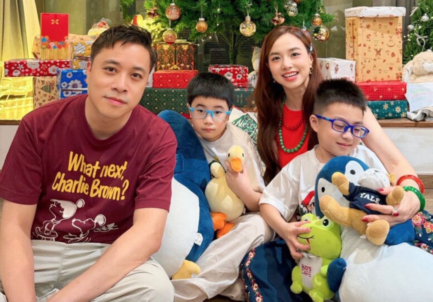 Đỗ cao học ở tuổi 42, vợ của "đạo diễn trăm tỷ" có cuộc sống ra sao? - Ảnh 4.