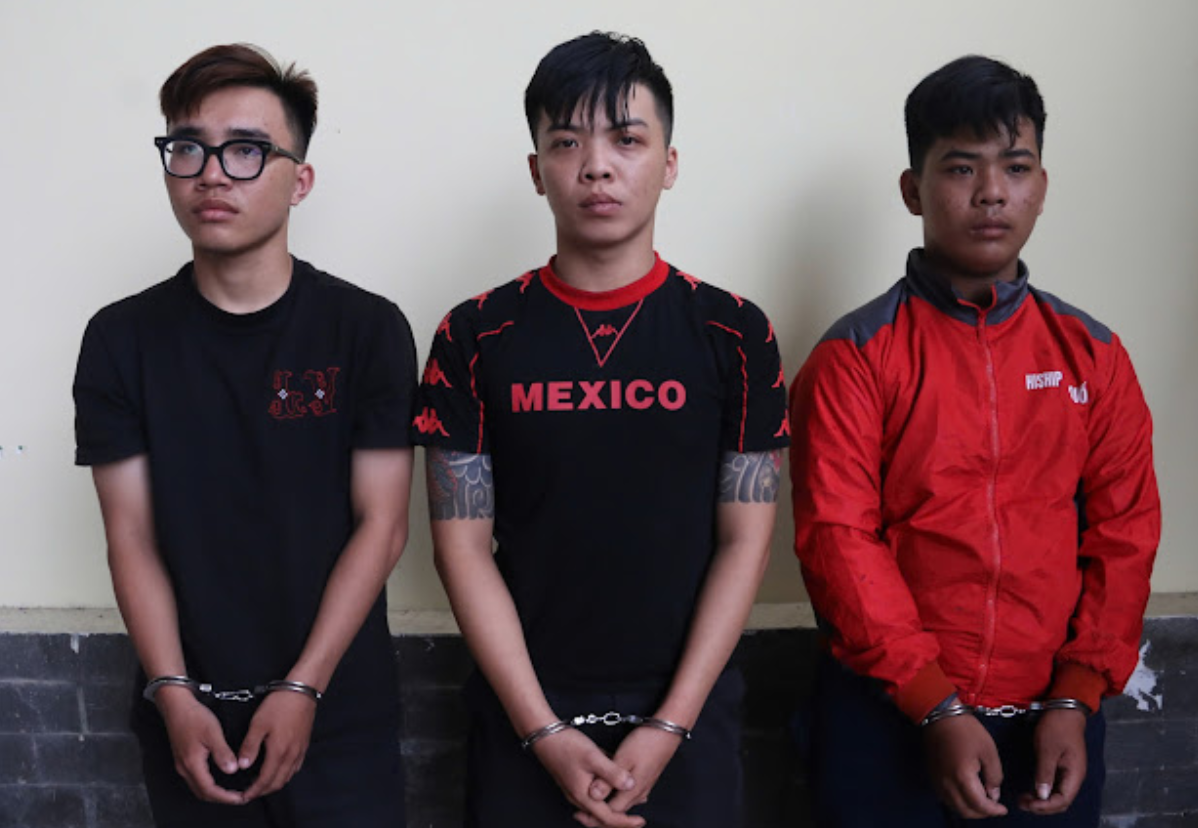Bắt giữ 3 đối tượng từ An Giang lên Tp.HCM tạt sơn vào nhà dân để “khủng bố” - Ảnh 1.