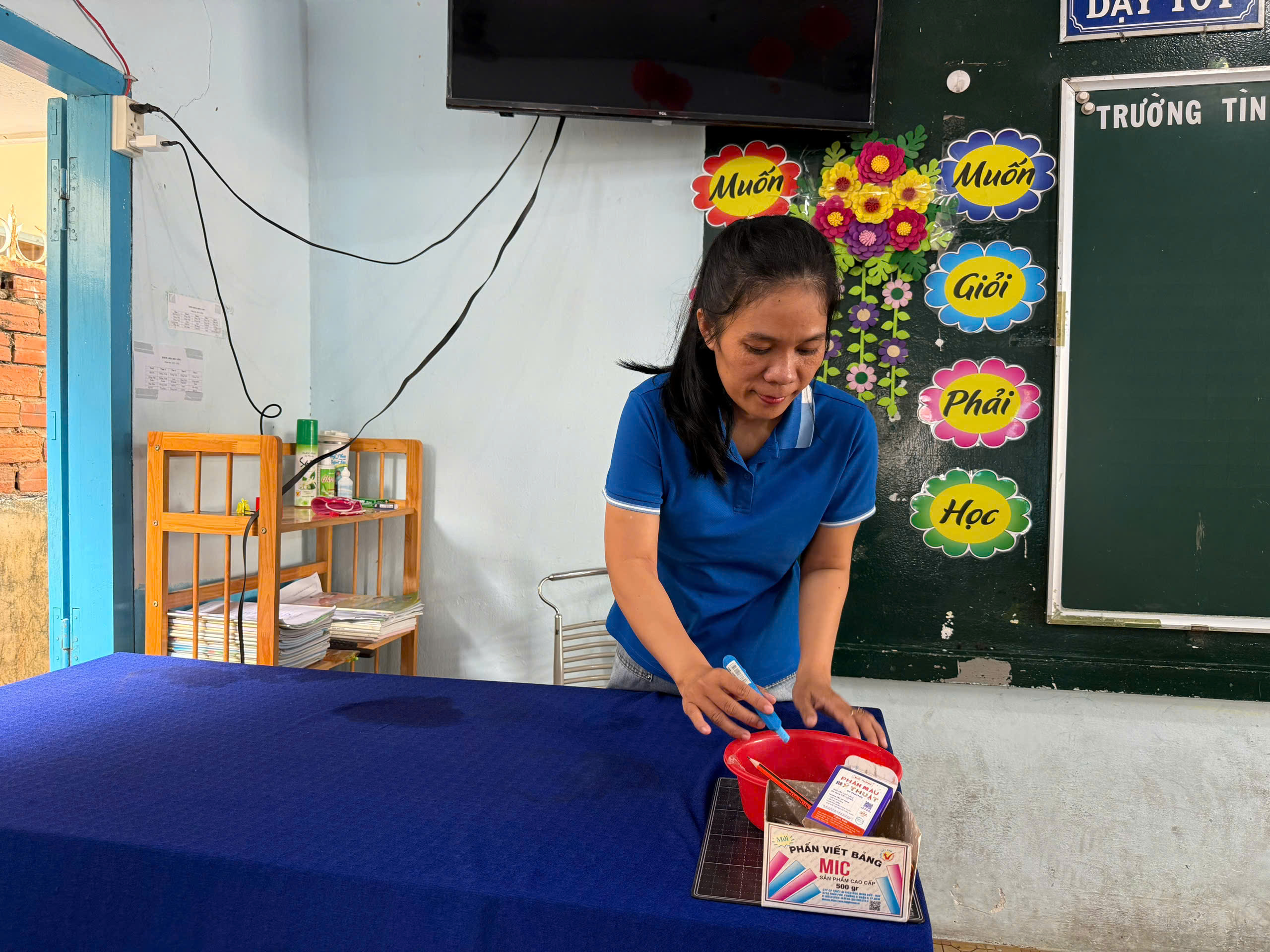 Giữa mưu sinh sớm, ngôi trường níu giữ con chữ và cái Tết ấm no cho trẻ em kém may mắn - Ảnh 5.