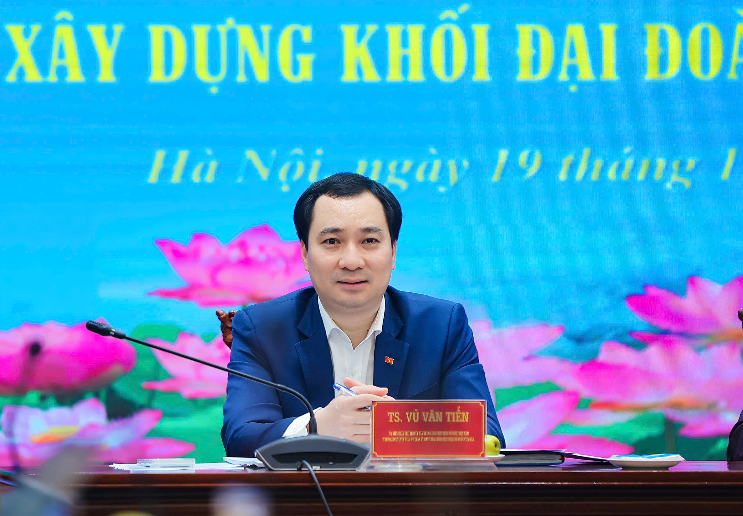 Ông Vũ Văn Tiến chuẩn bị tiếp xúc cử tri tại đơn vị bầu cử số 6, Tp.Hải Phòng- Ảnh 1.