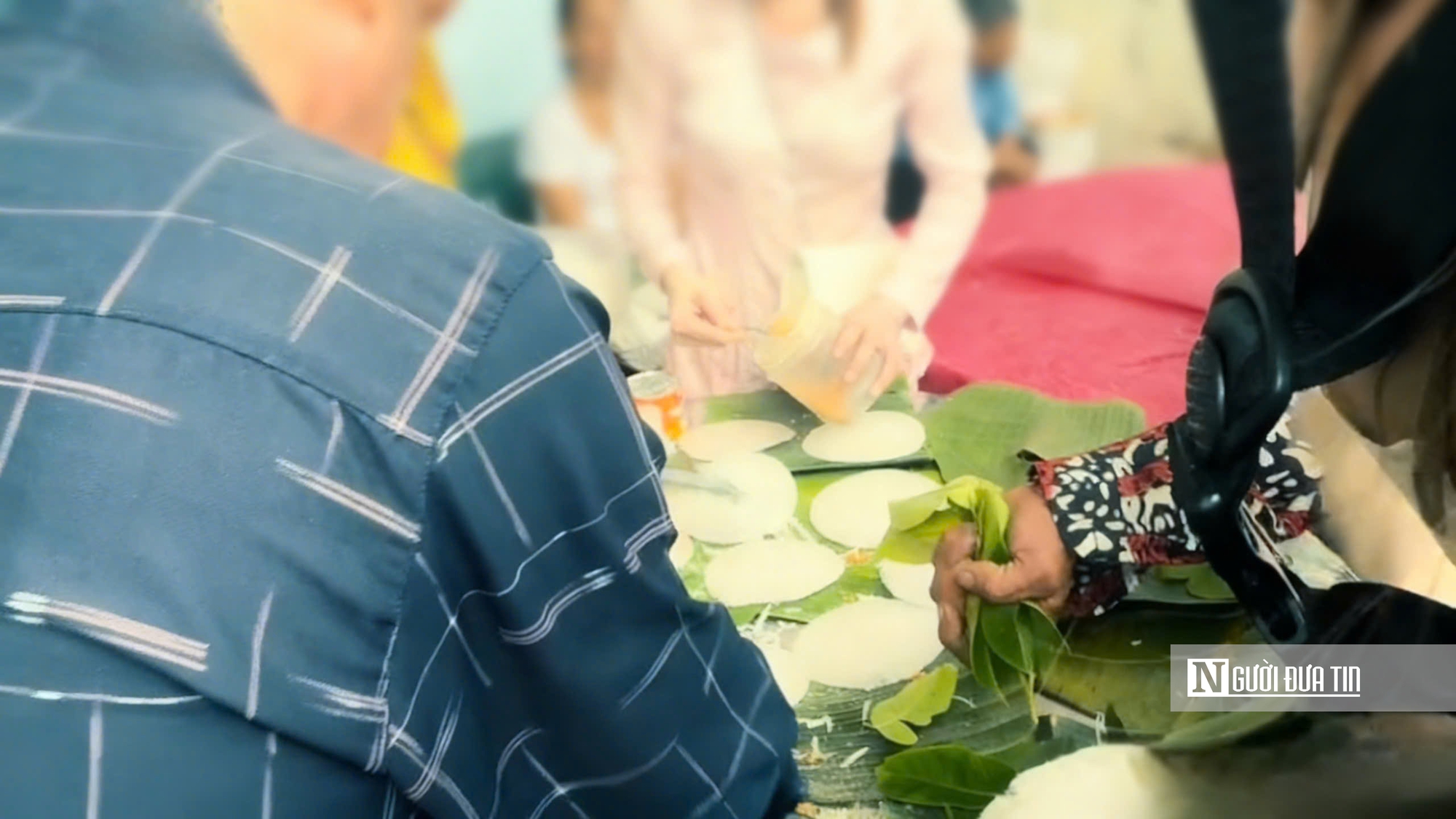 Độc lạ đi chợ không tiền, nhận lộc bằng những chiếc lá xanh- Ảnh 4. Độc lạ đi chợ không tiền, nhận lộc bằng những chiếc lá xanh- Ảnh 4.