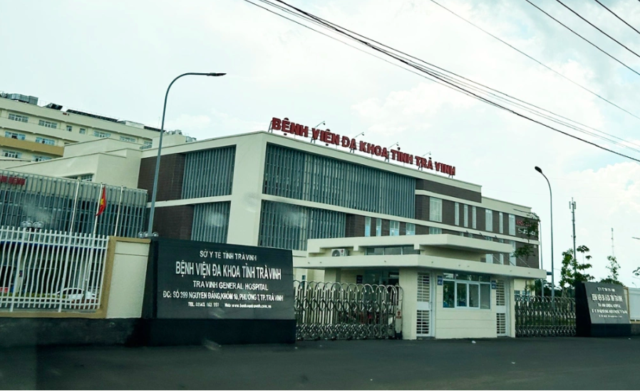 Vụ hộp bánh phát nổ trong bệnh viện: Hé lộ tình tiết mới từ camera an ninh- Ảnh 1. Vụ hộp bánh phát nổ trong bệnh viện: Hé lộ tình tiết mới từ camera an ninh- Ảnh 1.