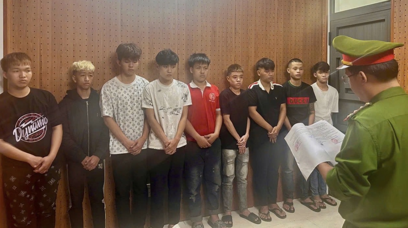 Khởi tố tội giết người 13 thanh thiếu ni&ecirc;n truy đuổi người đi đường- Ảnh 1.