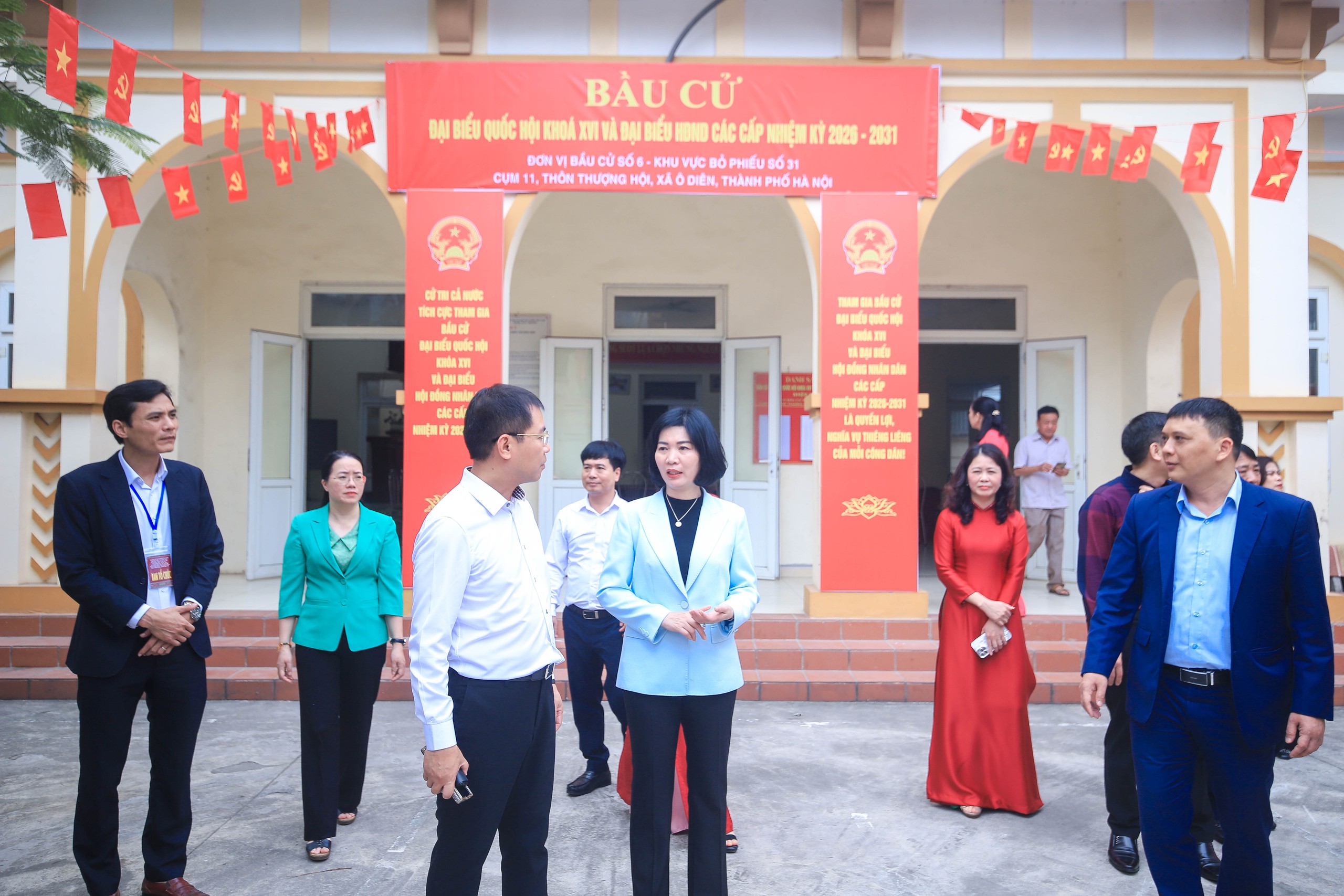 Chủ tịch Ủy ban Bầu cử Tp.H&agrave; Nội kiểm tra c&ocirc;ng t&aacute;c chuẩn bị bầu cử tại x&atilde; &Ocirc; Di&ecirc;n- Ảnh 1.