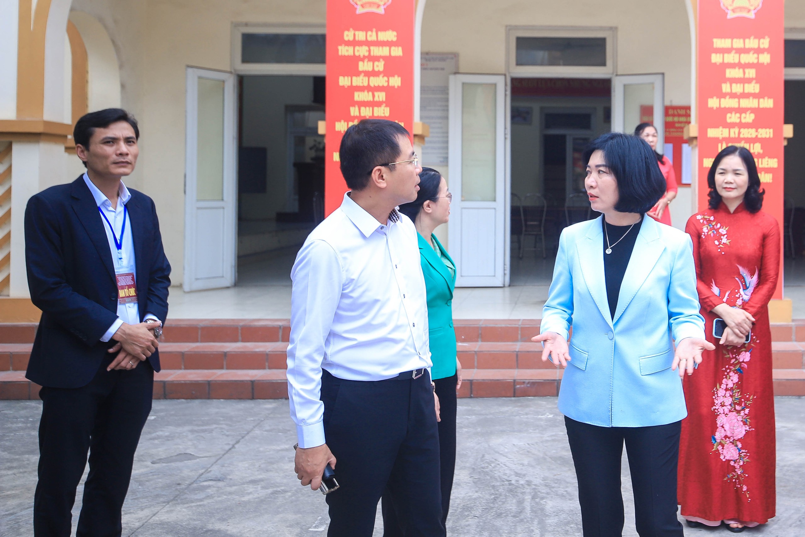 Chủ tịch Ủy ban Bầu cử Tp.H&agrave; Nội kiểm tra c&ocirc;ng t&aacute;c chuẩn bị bầu cử tại x&atilde; &Ocirc; Di&ecirc;n- Ảnh 5.