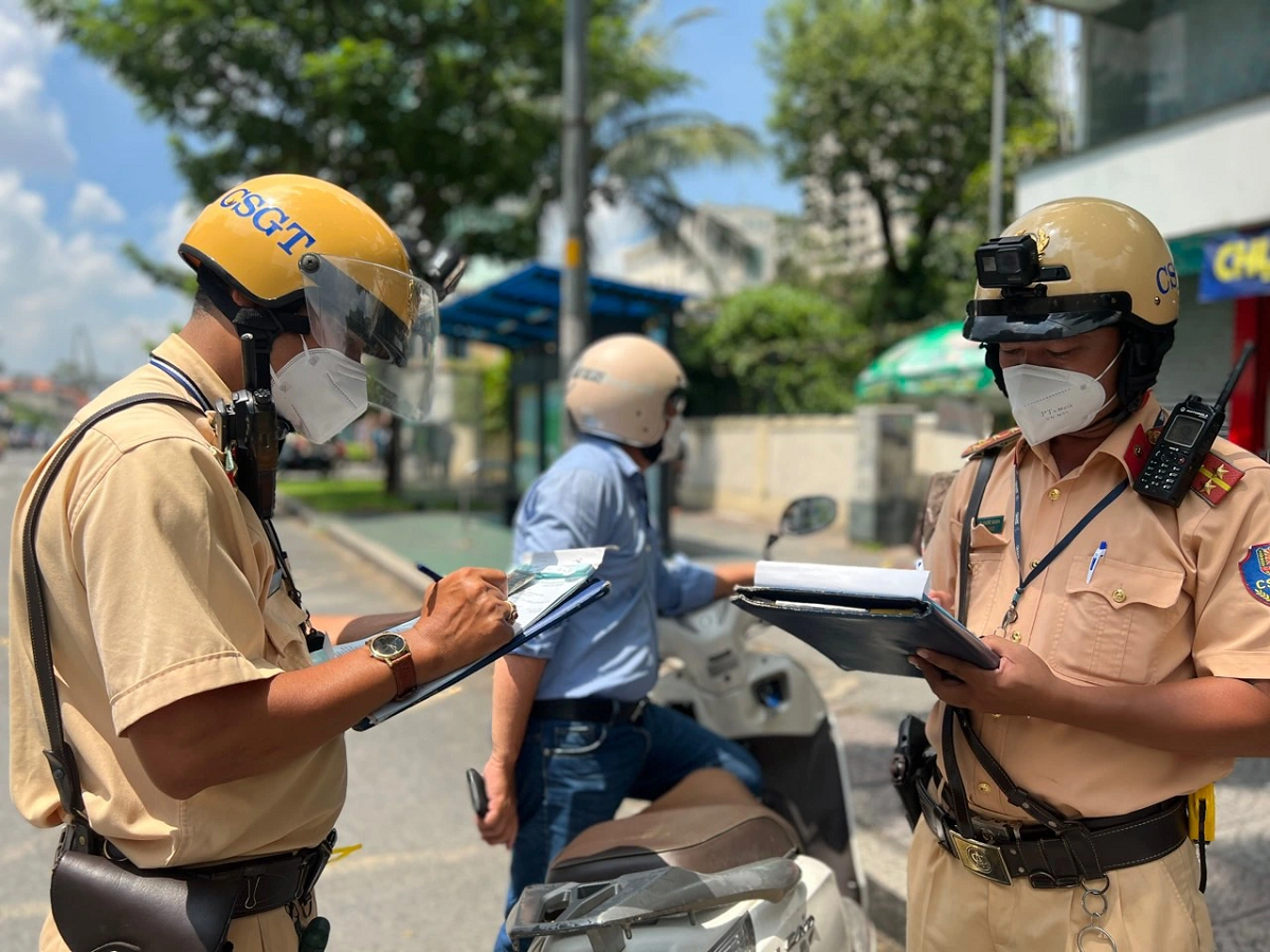 Lái xe mà vô tư làm điều này phạt tới 6 triệu đồng, không phải ai cũng biết- Ảnh 1.